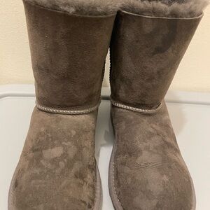 Gray Ugg Bailey Bow ll size 2y